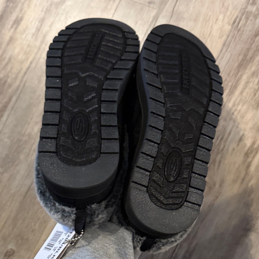 BOBS from Skechers Black Knit Slip-On Slippers with Gray Faux Fur - Picture 3 of 3